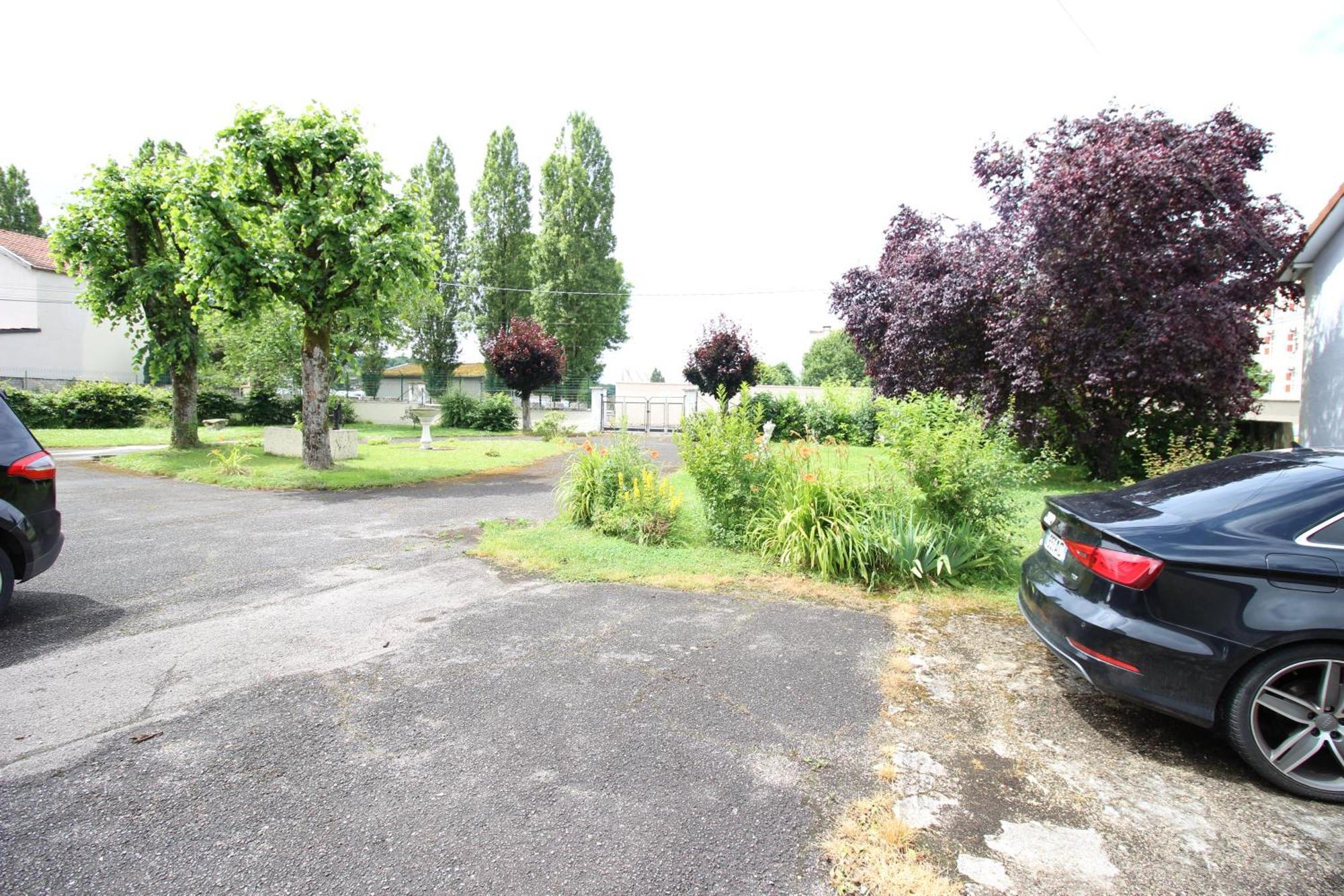3 - Tres Grand Jardin Privee - Terrasse Privee - Garage Velo Et Moto - Parking Voiture Privee Dans La Propriete - Gere Par Presta-zen'services Apartment Thierville-sur-Meuse