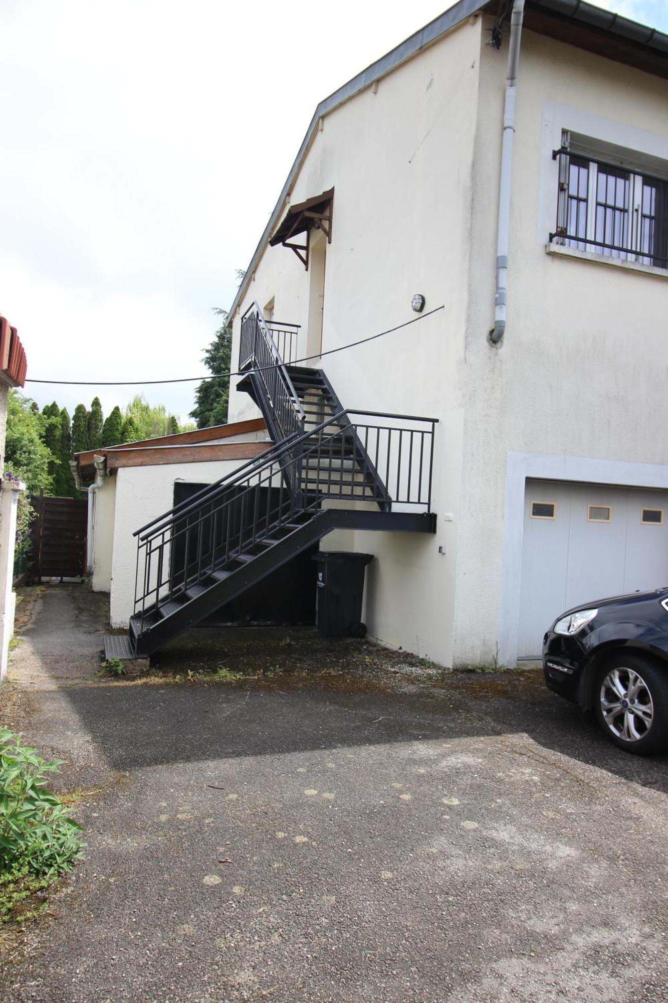 3 - Tres Grand Jardin Privee - Terrasse Privee - Garage Velo Et Moto - Parking Voiture Privee Dans La Propriete - Gere Par Presta-zen'services Apartment Thierville-sur-Meuse